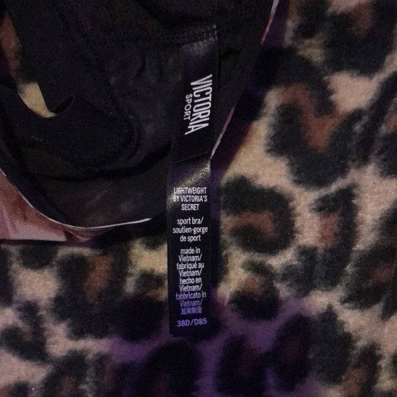 Victoria Sport bra in a 38D - Picture 3 of 3